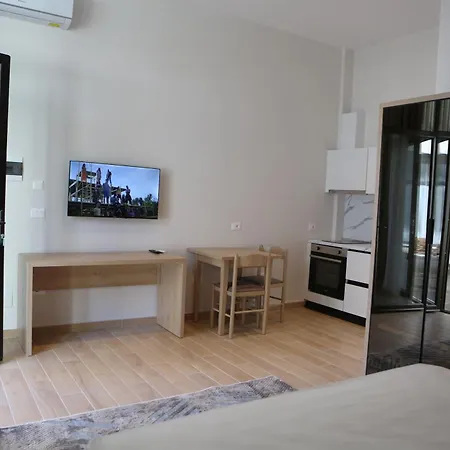 Flagship Apartment *